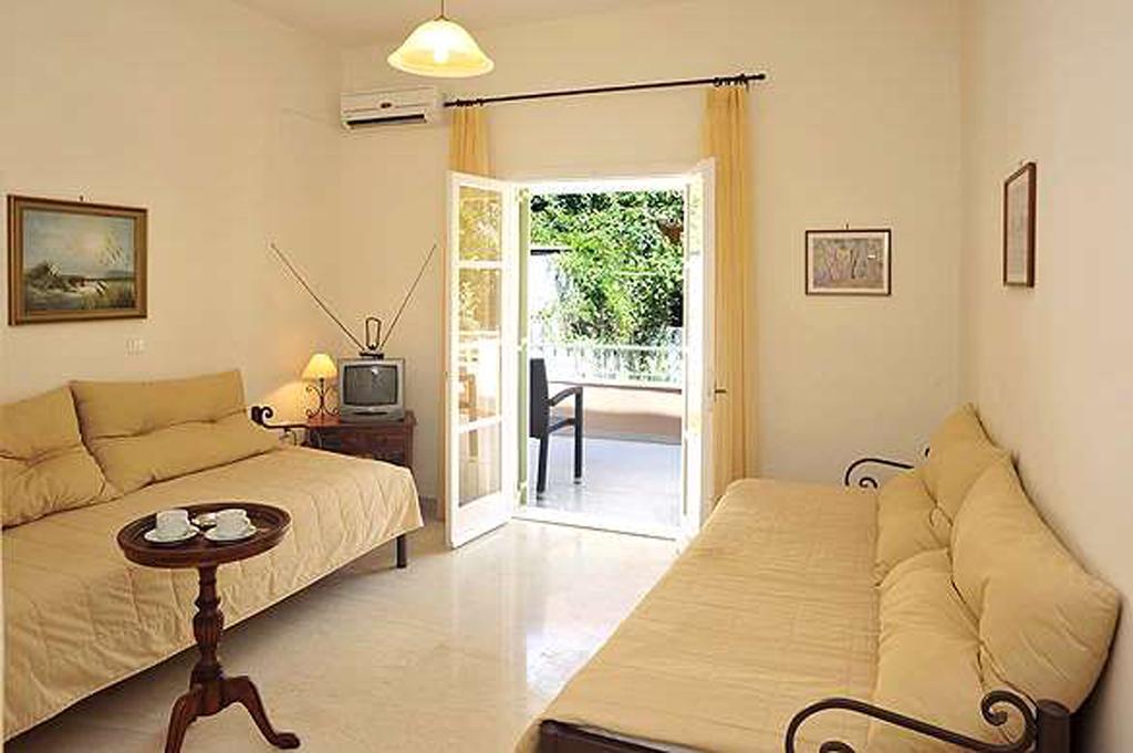 Kipos Apartments Kassiopi Exteriör bild